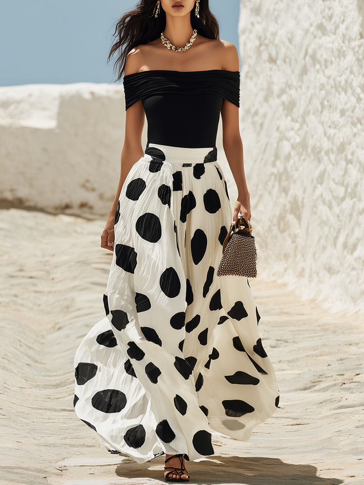 Maxi dress in polka dot chiffon, with short sleeves and neckline, vacation style