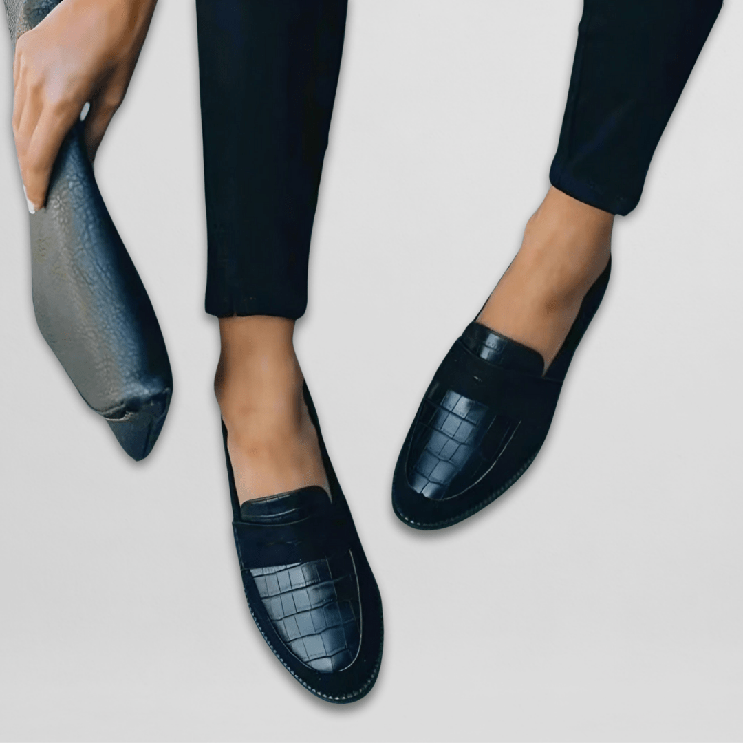 Carolina | Black Loafers with Cushioned Support